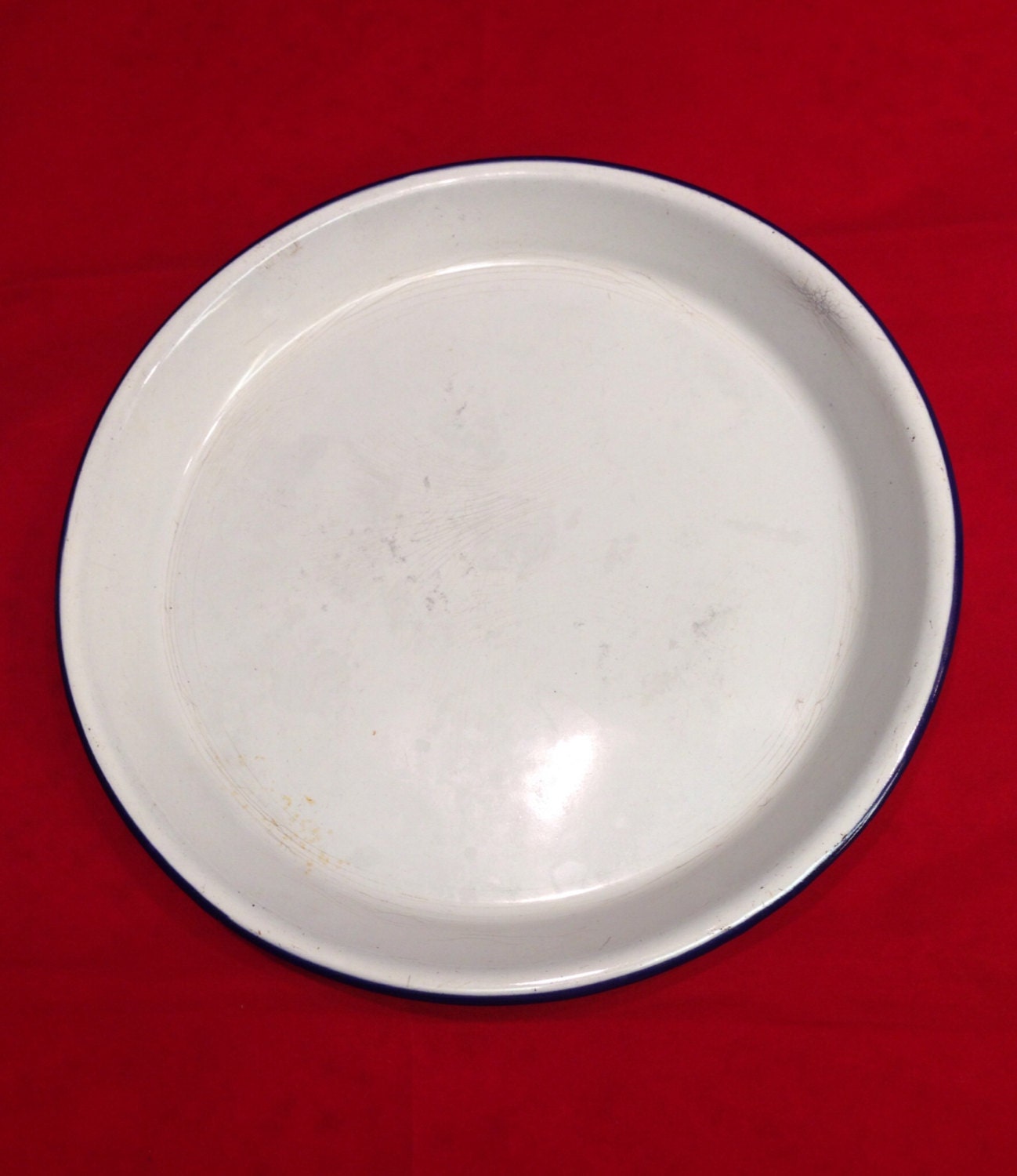 White Enamel Pie Plate with Navy Blue Trim by Oldtonewjewels