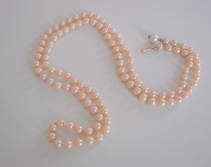 Vintage Pearl Necklace / 50s-60s / Hand Knotted Glass Pearls / Classic / 32 Inch / Bridal Wedding / Jewelry / Jewellery