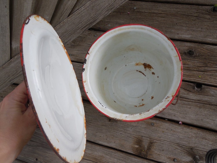 Vintage Enamalware Bucket Antique Metal Pee Pot. by AbateArts