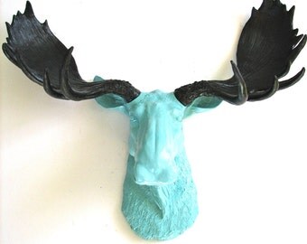 Faux Taxidermie Moose Head Wall Decor Wall Hanging Wall Mount: Max the Moose in light blue with black antlers