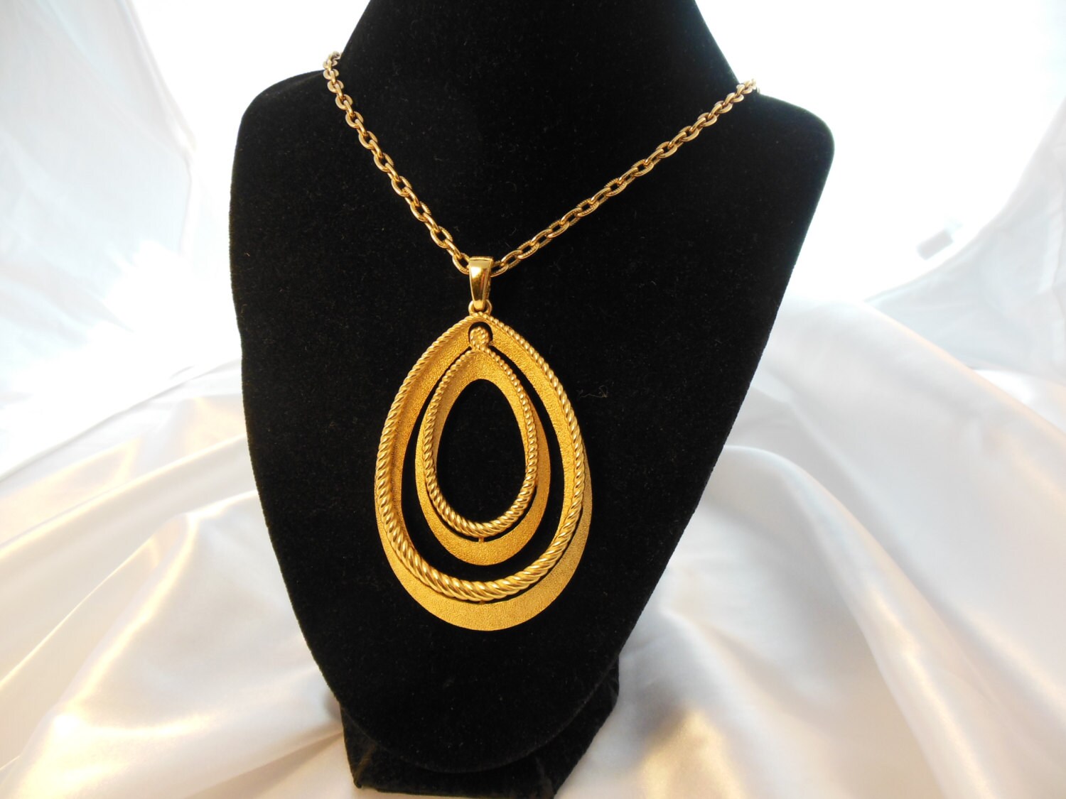 Statement Necklace Trifari Gold Oval Pendant Large by Ladysfancys