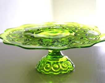 french gr chartreuse   vintage cupcake white in  plate cake cake pedestal een stand vintage stand vintage