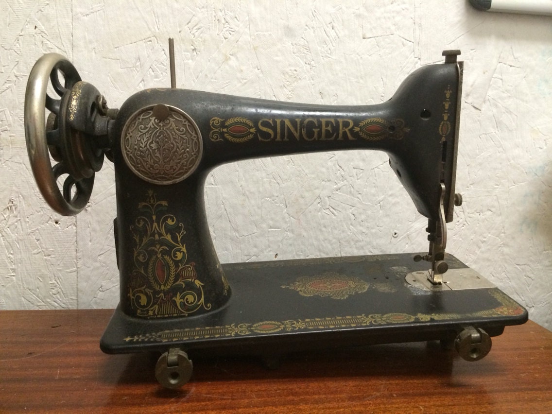 1919 Antique Singer Sewing Machine In Working Order
