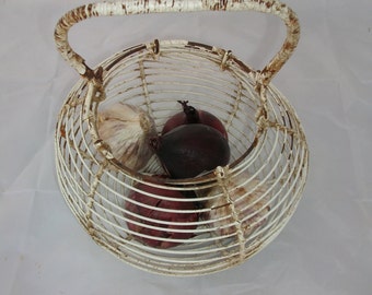 Vintage Wire Basket - French Display Basket - Shabby Chic Kitchen Storage - Nordic Home - Panier à Oeufs en Fil de Fer - Kitchenalia