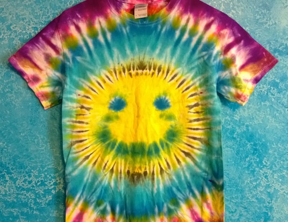 how to make a smiley face tie dye shirt