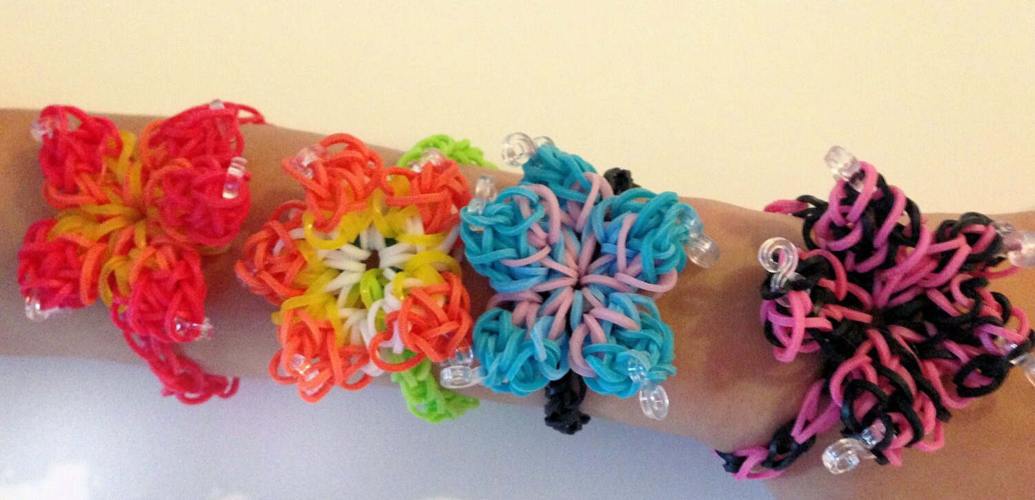 Hibiscus Rainbow Loom rubber bands bracelets. by MunandMe on Etsy