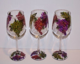 Vineyard Grapes Wine Glass 18.5ounce