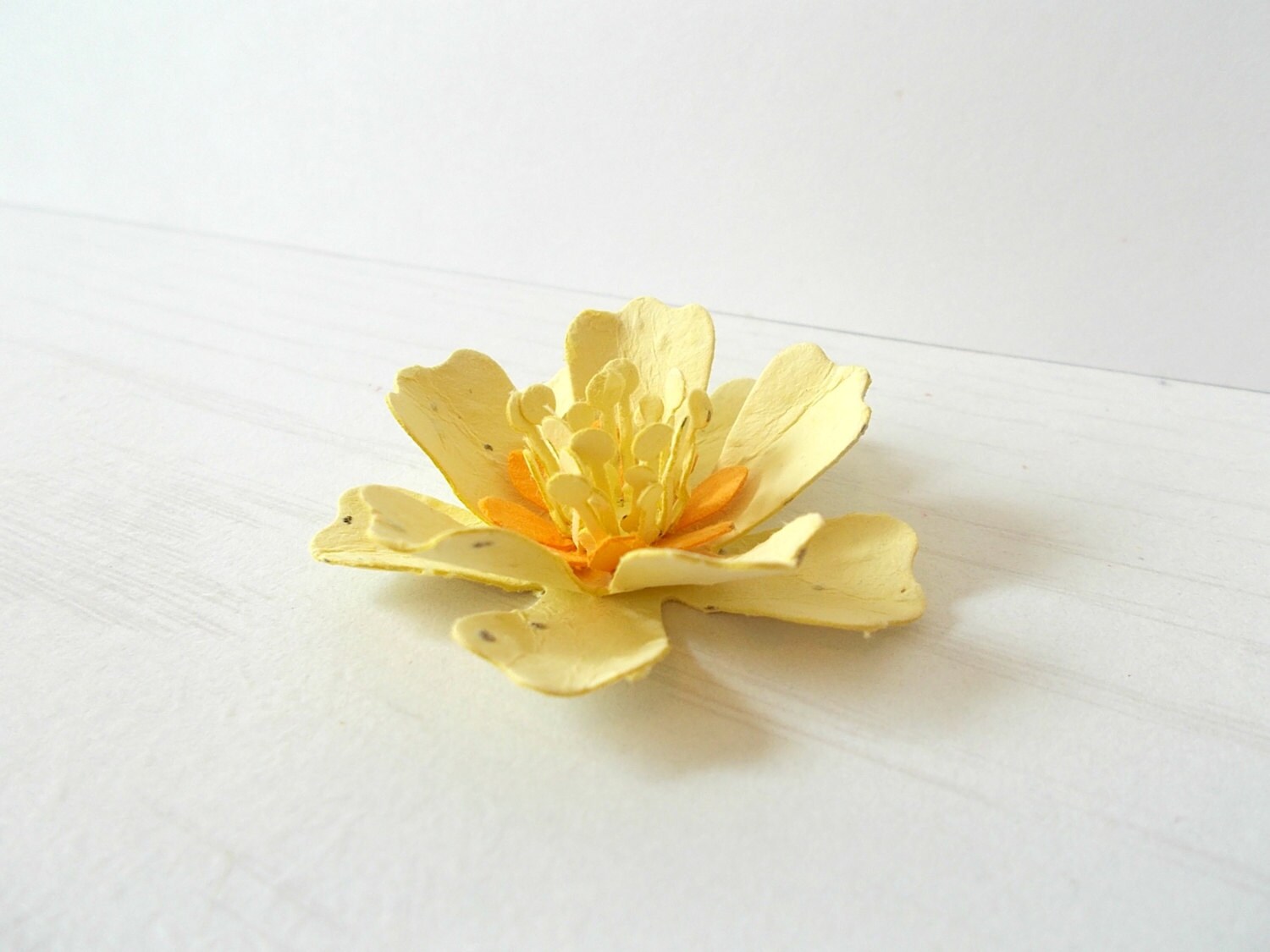 50 Yellow Buttercup Flowers - Plantable Seeded Paper Favors - Made From Paper Embedded With Flower Seeds - Plant and Grow!