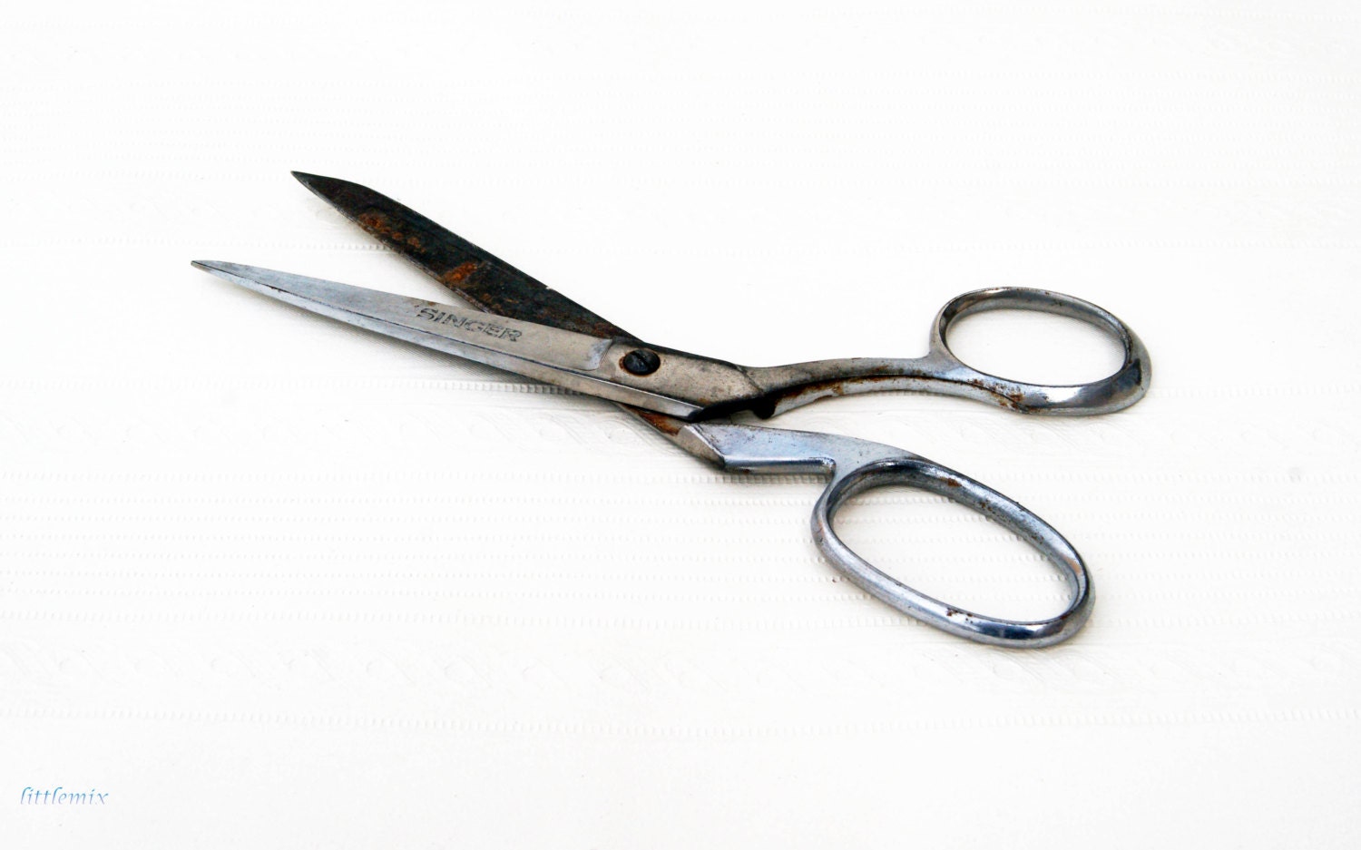 Vintage Singer Made in Sheffield scissors