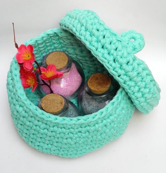 crochet a basket with tshirt yarn
