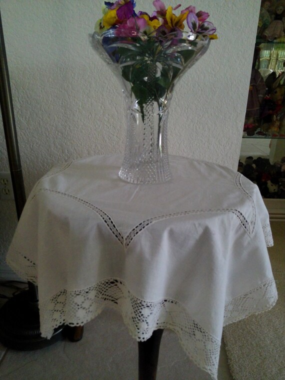 WHITE LINEN Vintage Table Cloth Scarf 34''square