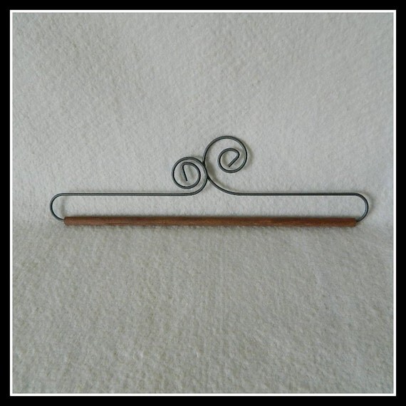 Double Curl Quilt Hanger Gray Wire 6 7.5 8 or 12 Inches