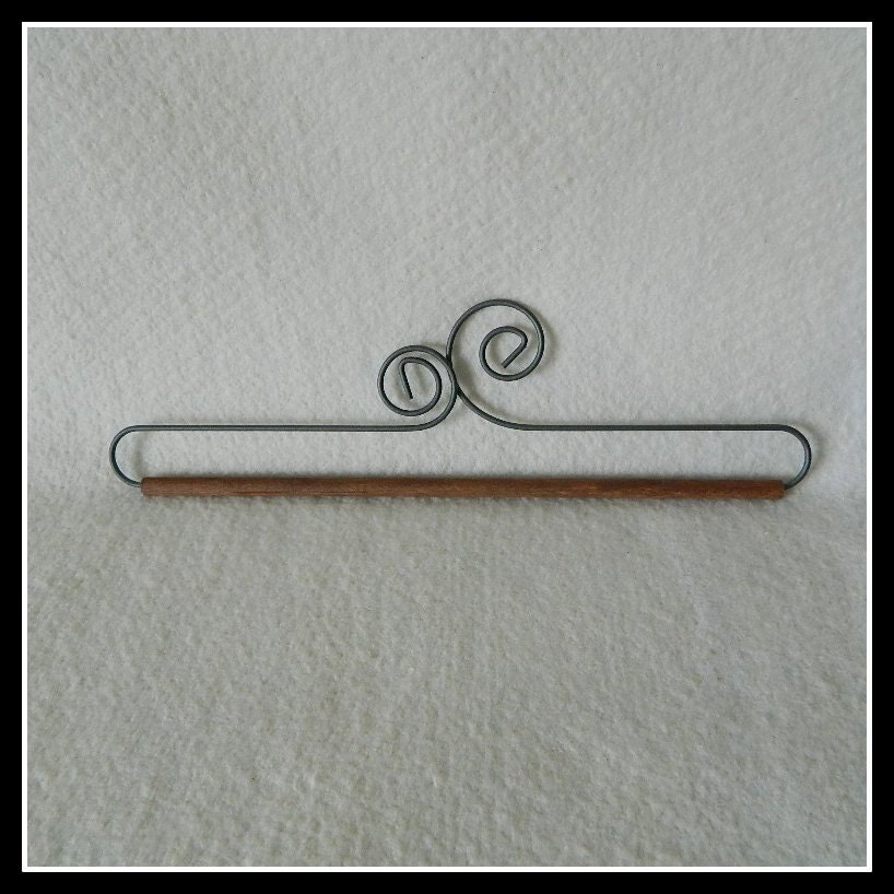 Double Curl Quilt Hanger Gray Wire 6 7.5 8 or 12 Inches