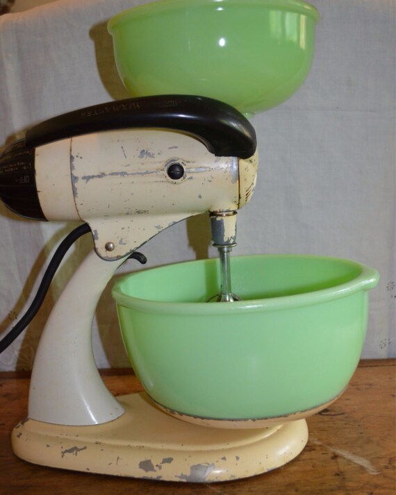 Vintage SUNBEAM Mixmaster with JADEITE Bowl/Juicer and