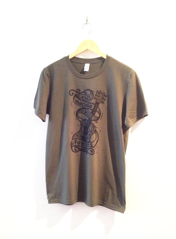 Men's T-shirt Woody Guthrie Guitar T-Shirt This Machine