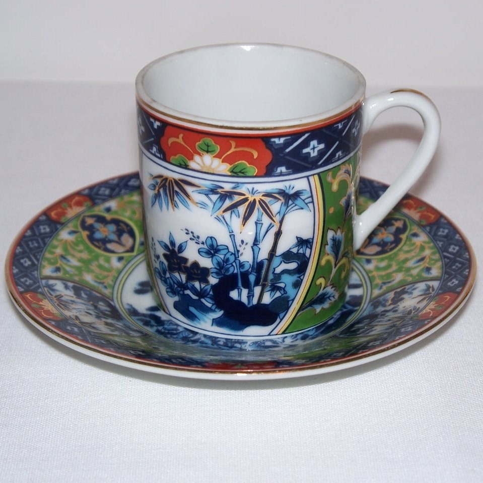 Vintage Japanese Imari Porcelain Tea Cup and Saucer Item