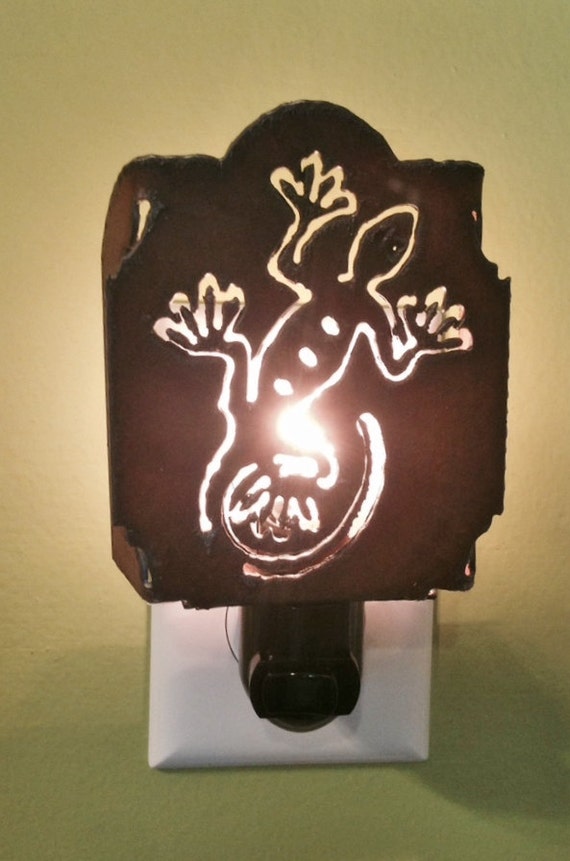LIZARD GECKO nightlight night light made of by TheRusticBarnAZ