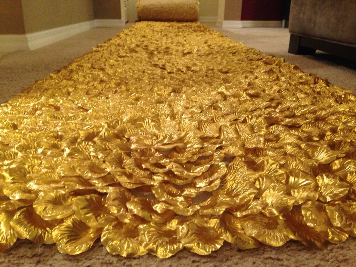 24 Carat Gold Rose Petal Aisle RunnerGold Aisle Runner