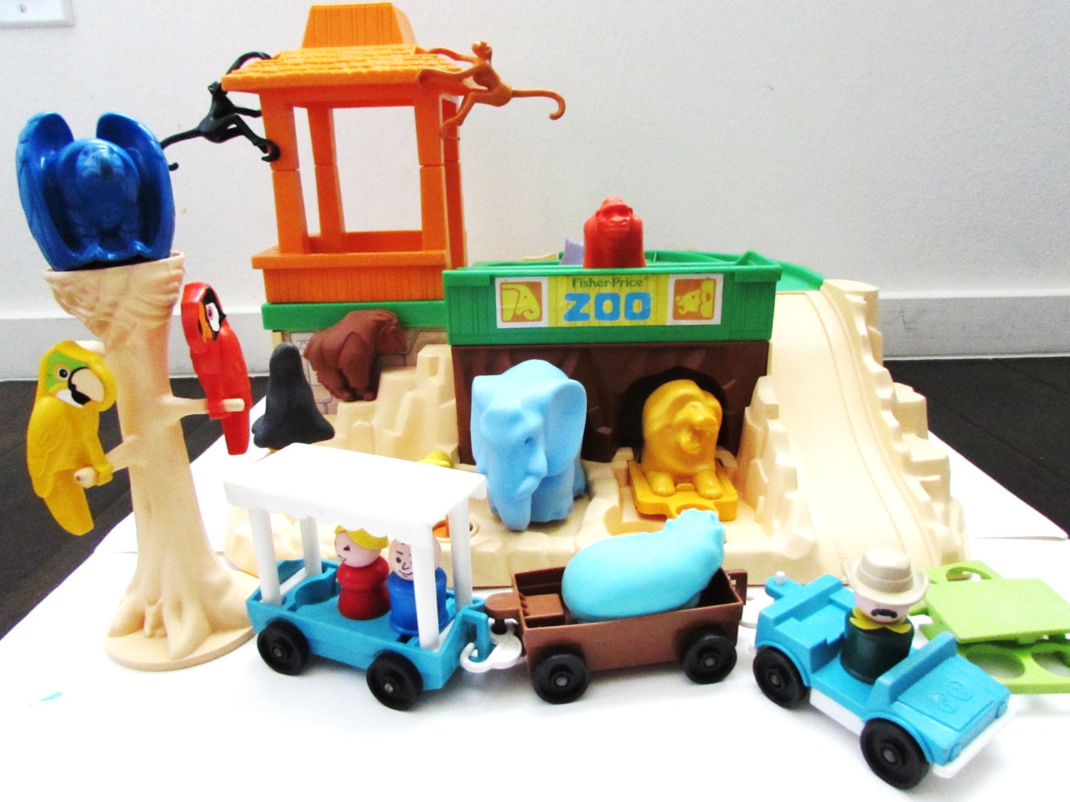 Fisher Price Little People Zoo 916 1984
