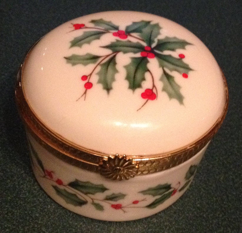 Lenox Holiday Round Hinged Trinket Box with by MamasStuffVintage