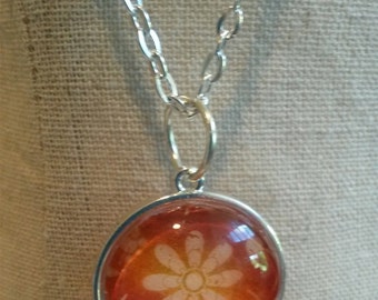 Round reversible flower necklace on 24" silver chain