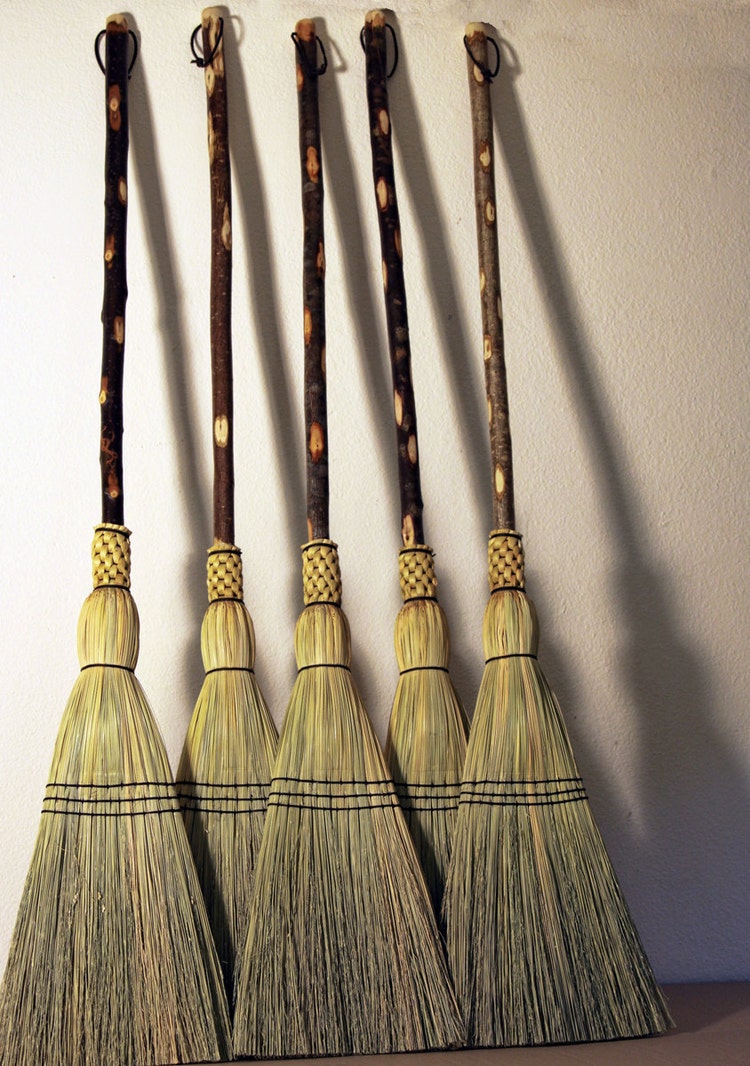 cascade mountain porch broom woven corn by skagitbroomworks