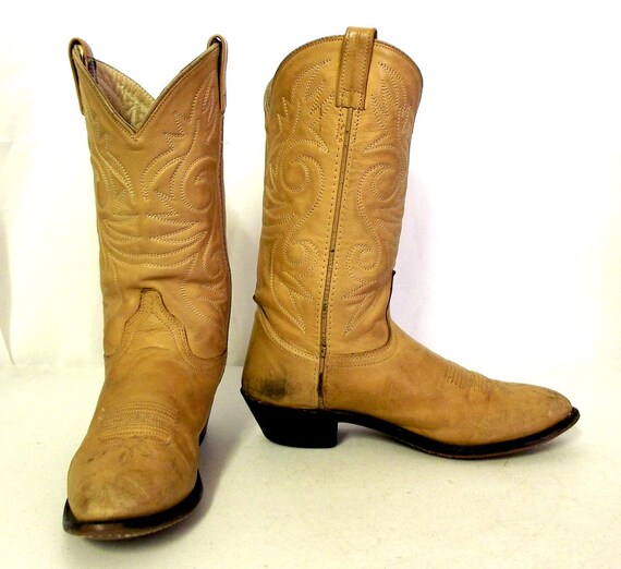 Broken In Light Tan cowboy boots size 10 D or cowgirl size