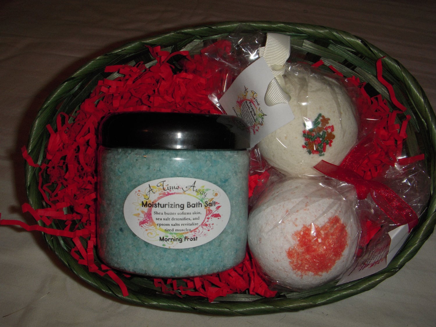 holiday-luxury-bath-gift-basket-with-bath-bombs-by-timeaway