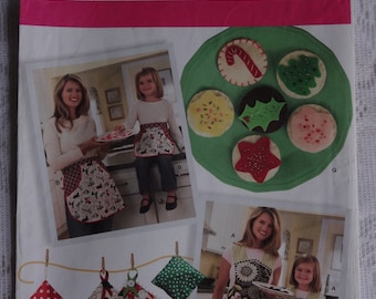 Simplicity 2492 Sewing Pattern Child's and Misses' Aprons, Kitchen Accessories and Felt Food Craft Pattern Size S, M, L UNCUT