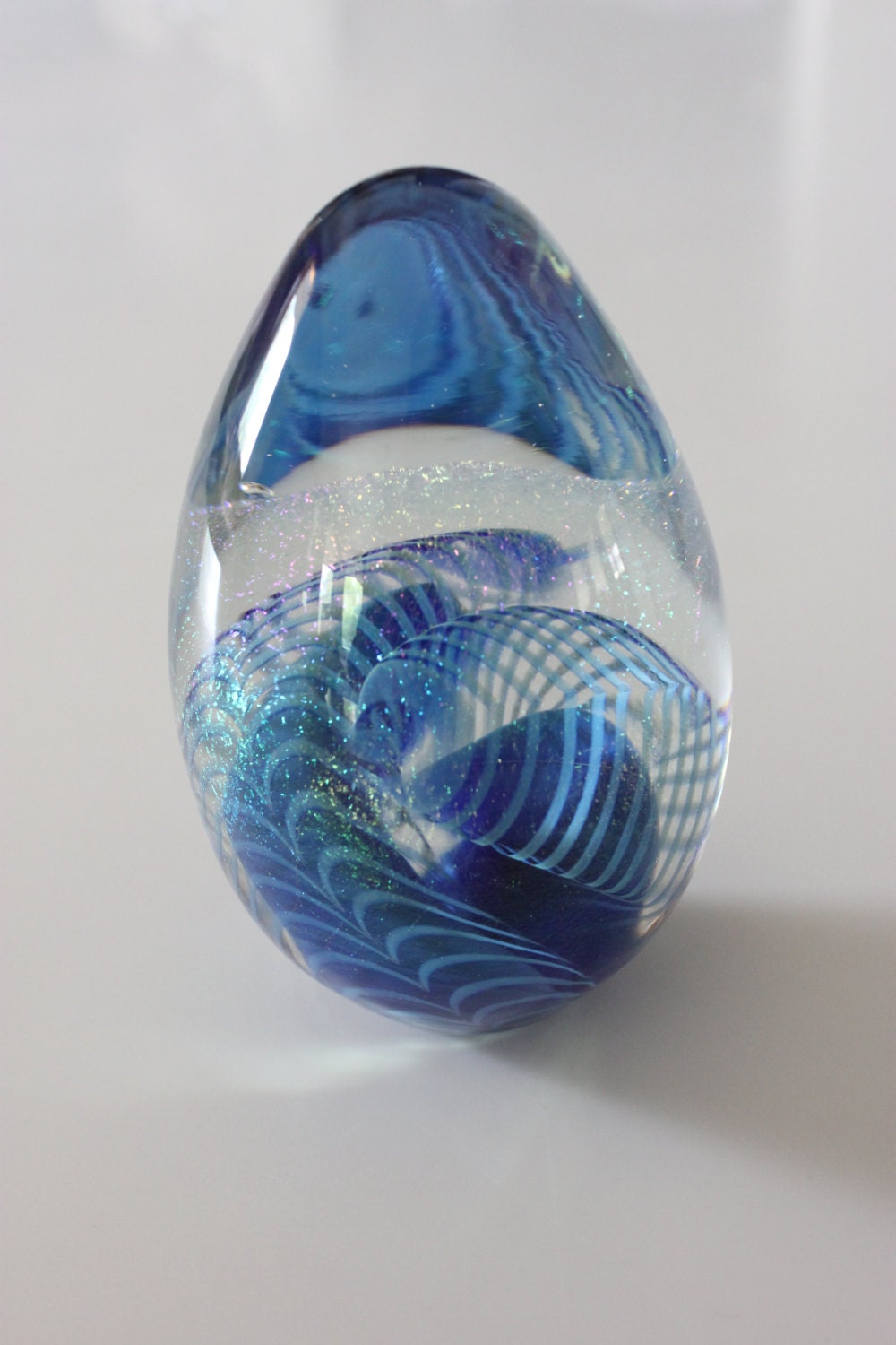 Vintage Robert Eickholt Art Glass Egg Paperweight
