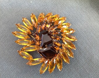 Amber Brooch on Gold Base