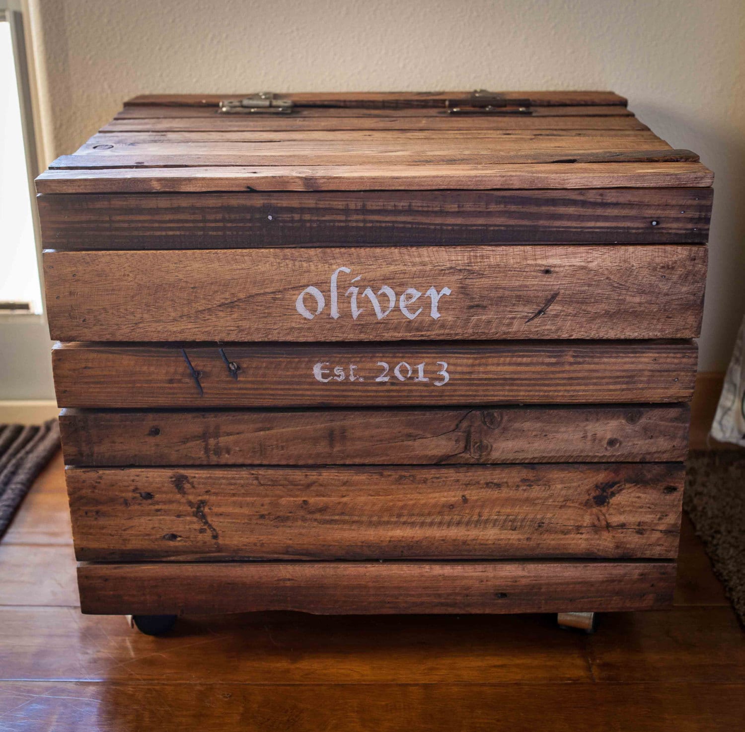 Repurposed Pallet Wood Toy Box