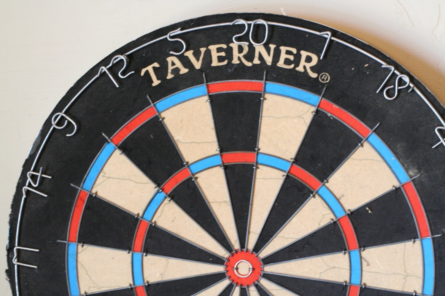 Heavy Vintage Taverner Sportcraft Dart Board Made in England