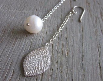 Sjans sterling silver earrings with a fresh waterpearl & leaf