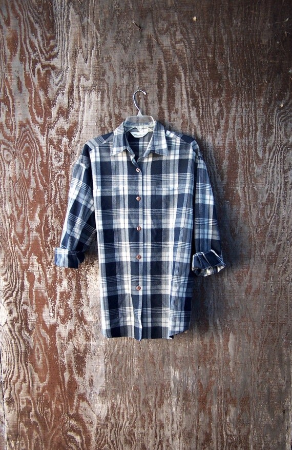 Vintage Eddie Bauer wool shirt navy blue plaid long sleeve