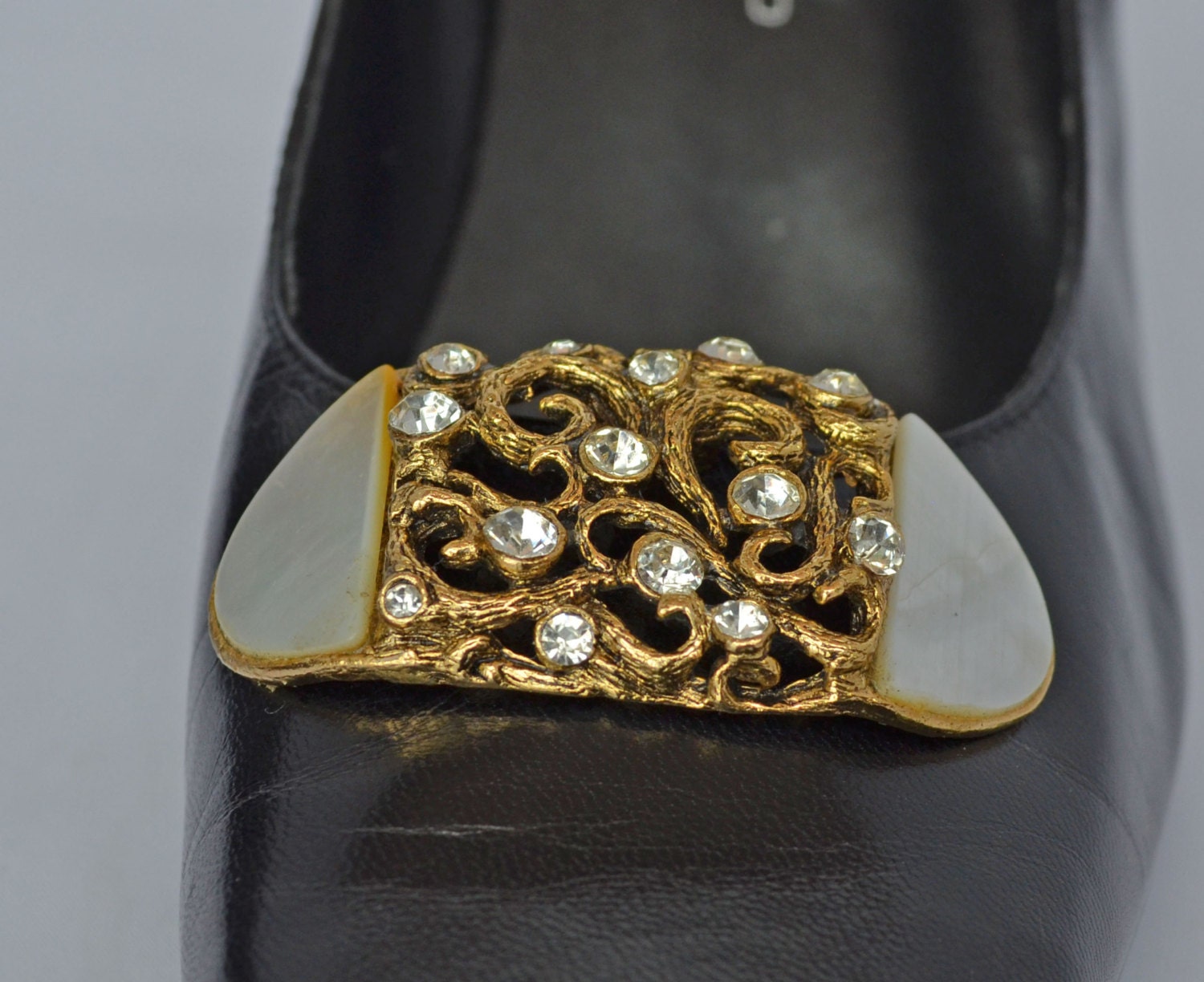 18kt GP MUSI Shoe Clip Rhinestones Faux Mother of Pearl 1980s Haute Juice