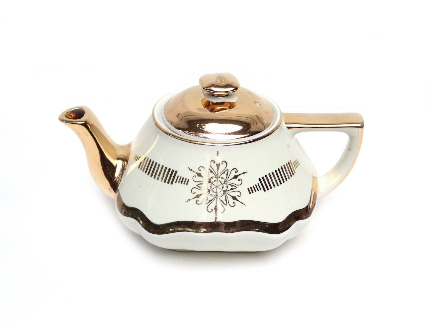 Vintage Hall China Co Teapot Baltimore Gold Label in Ivory