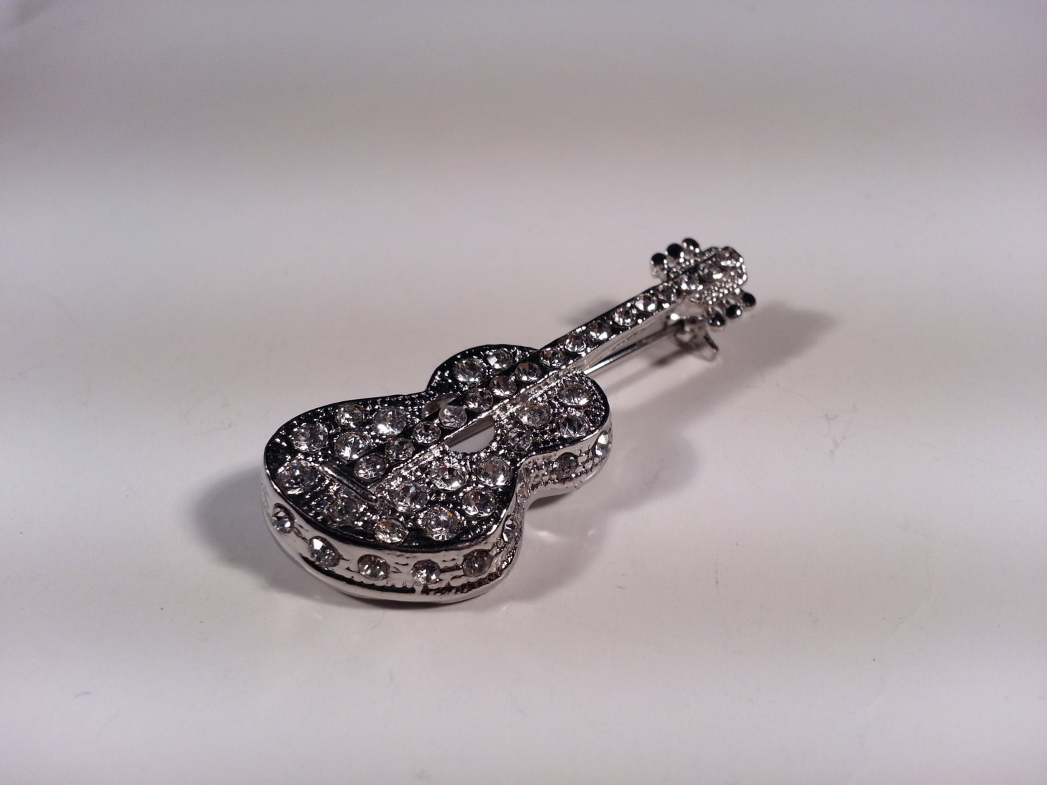 Guitar brooch / guitar pin / rhinestone brooch / rhinestone pin / brooch pin / bridal brooch pins / brooch lot / musical jewelry steampunk buy now online