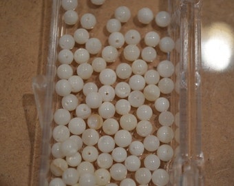 Mother-of-Pearl 4-5mm round beads - 100