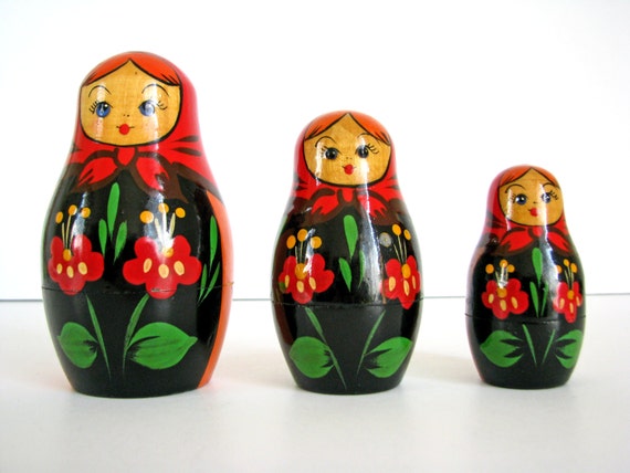 Vintage Nesting Russian Dolls Set Of Three Matryoshka