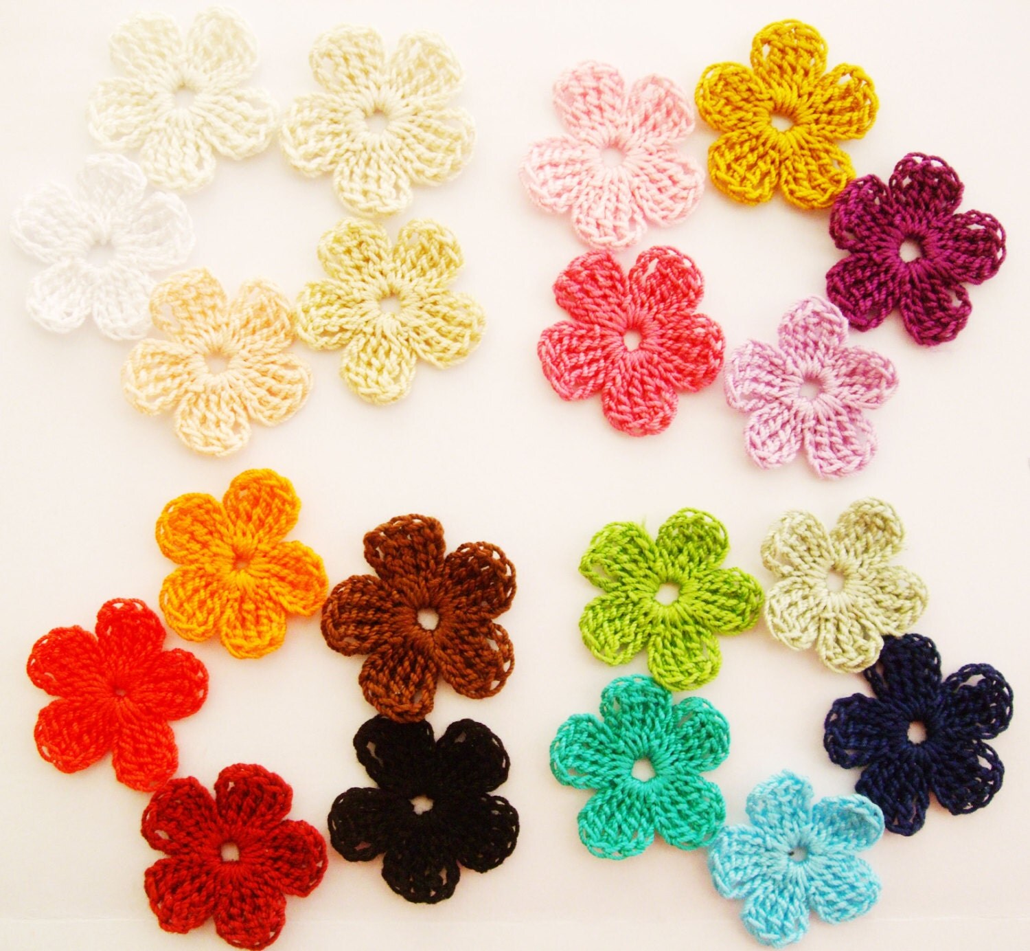 Crochet mini flowers applique set of 10 pcs. by Fiscraftland