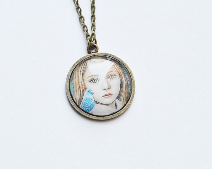 FEMALE IMAGES Round pendant metal brass with the image of girls under glass