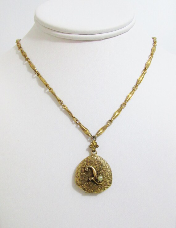 Vintage Necklace: Gold tone Locket with Pearl and Ornate Chain