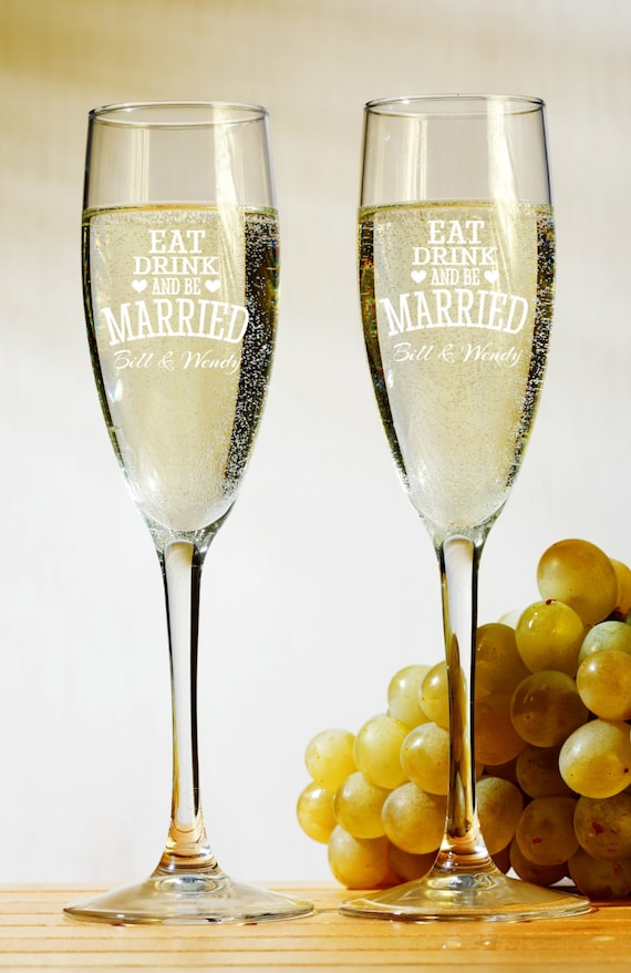 Personalized Champagne Glasses Champagne Flutes Bride and Groom Toasting Glasses Set of 2