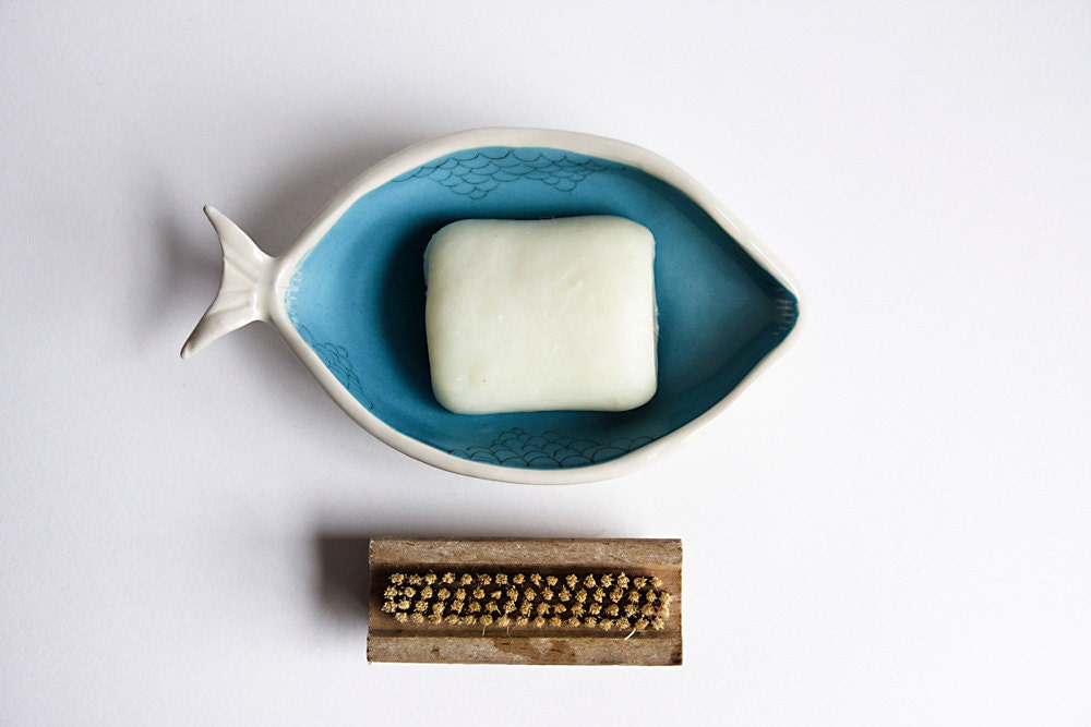 large soap dish. ceramic fish. bathroom decor. blue, green bathroom