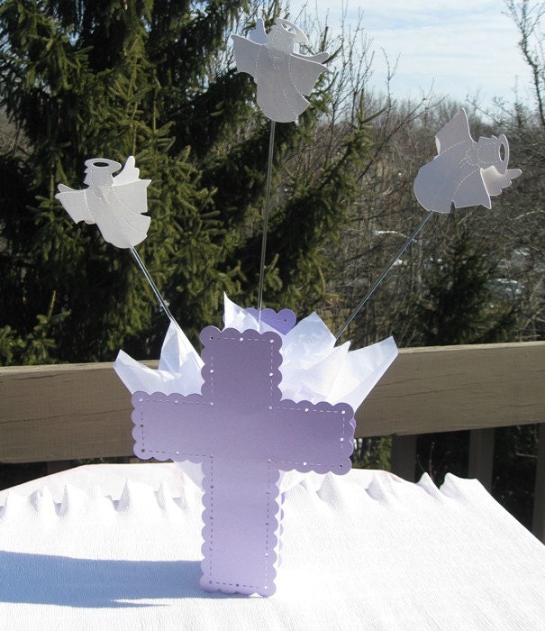 How can you make an outdoor cross decoration?