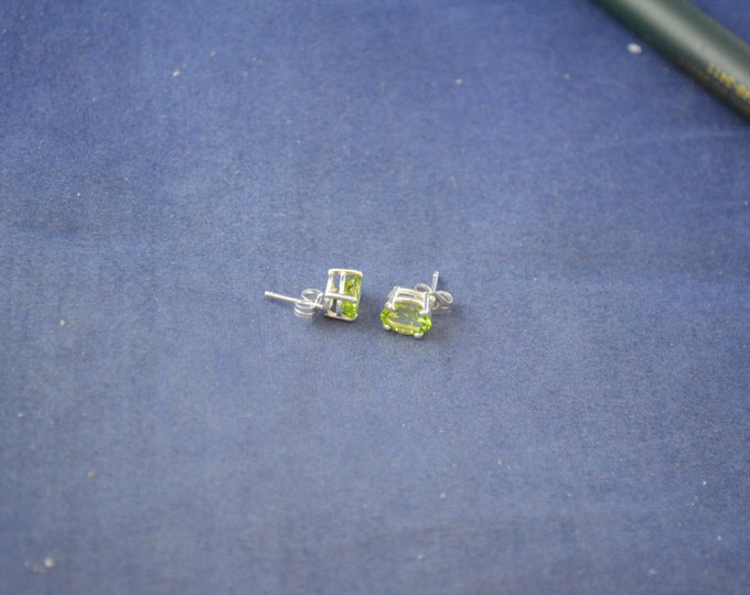 Peridot Stud Earrings, 8x6mm Oval, Natural, Set in Sterling Silver E591