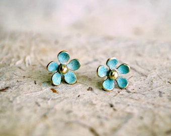 Daisy earrings,Flower earrings, Daisy jewelry, Flower jewelry, Daisy stud earrings, Stud earrings, Tiny earrings,tiny stud earrings,Earrings