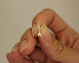 Gold or rose gold available, Sterling silver arrow cartilage earring, tiny cartilage, arrow stud, tragus stud, tragus earring, single stud,