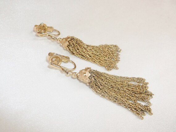 Vintage TRIFARI Gold Tone Dangling Multi Chain Tassel Clip